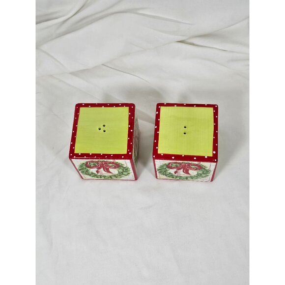 Mainstreet Collection Christmas Wreath Salt and Pepper Shakers - Picture 2 of 6